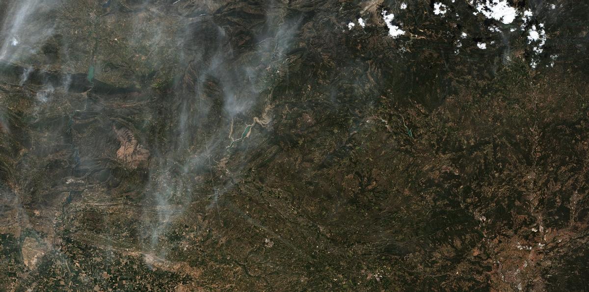 El Prepirineo y la Catalunya central, con el pantano de Rialb en el centro, el de Sant Ponç más al este, y Manresa al sureste, en una imagen de abril del 2023.