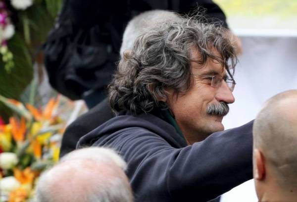 Miles de personas asisten al funeral de Marco Simoncelli