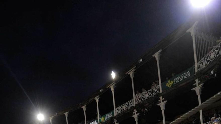 Saludo capotero de Sebastián Castella en la corrida goyesca de 2013, donde realizó su mejor faena en El Bibio.