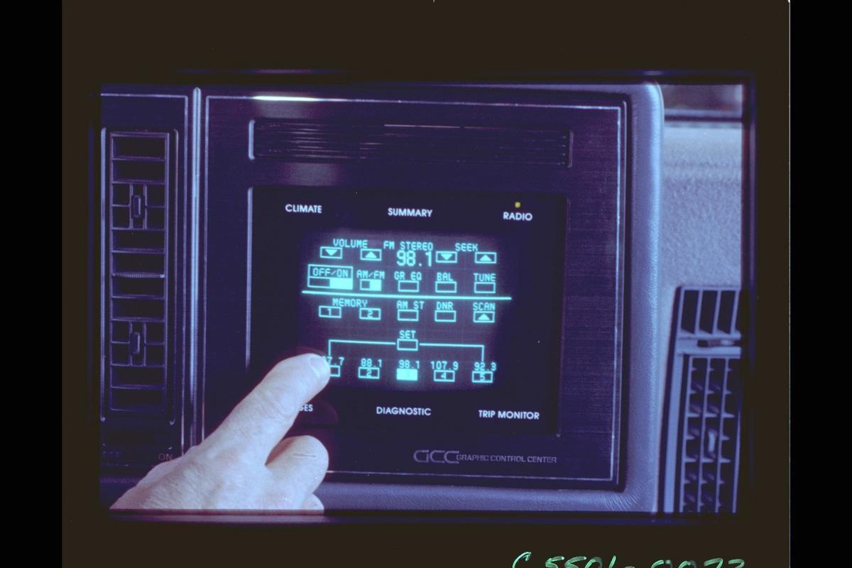 Pantalla táctil del Buick Riviera de 1986.