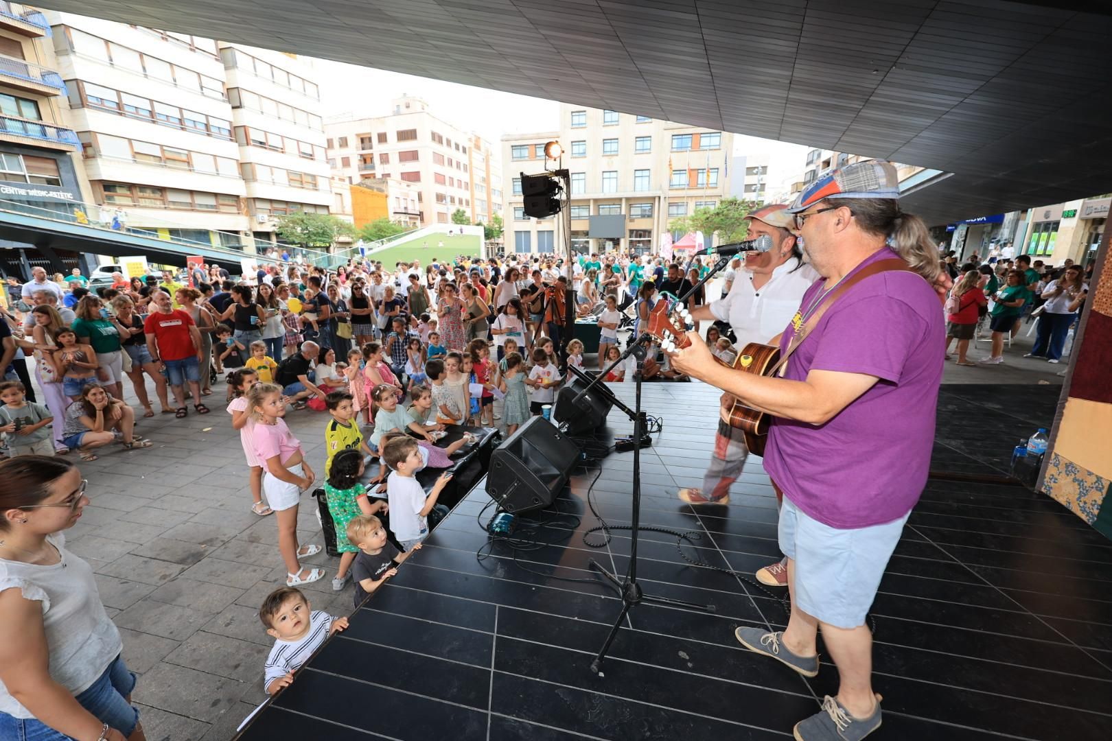Les fotos de com Vila-real 'trau la llengua' per a defensar el valencià