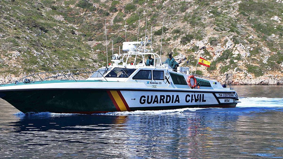 La lancha de la Guardia Civil.