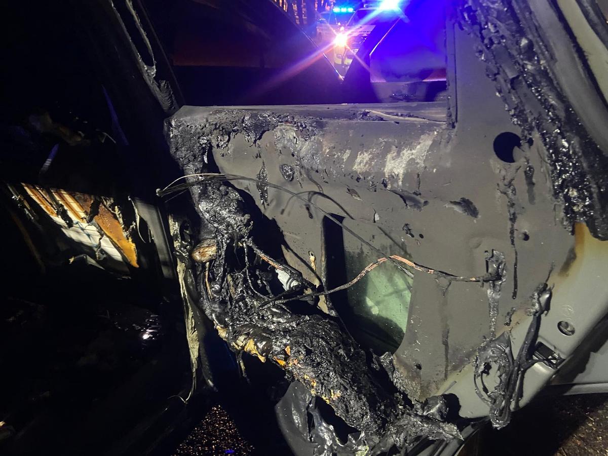 Interior del vehículo calcinado en Puerto Rico