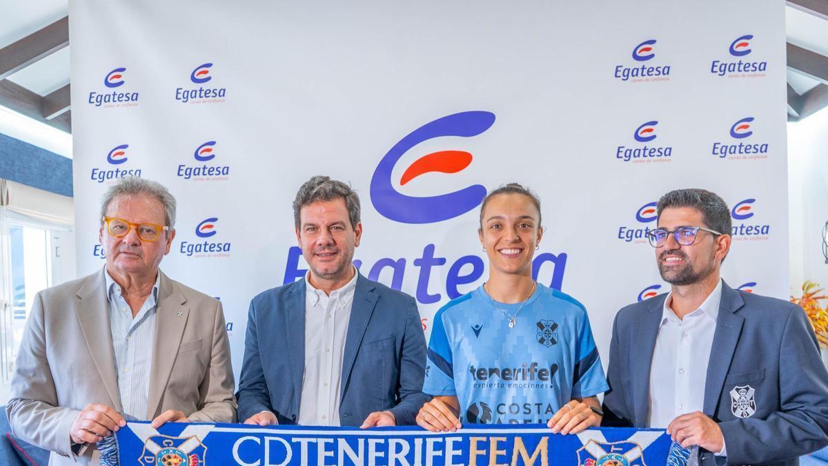 Presentación de Natalia Padilla como jugadora del CD Tenerife Femenino.
