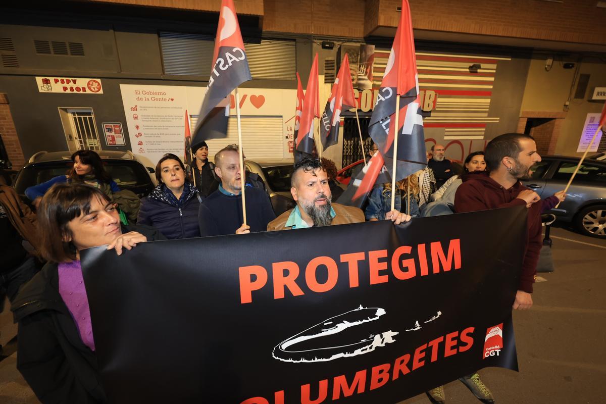 Concentración en protesta por los recortes de personal en Columbretes