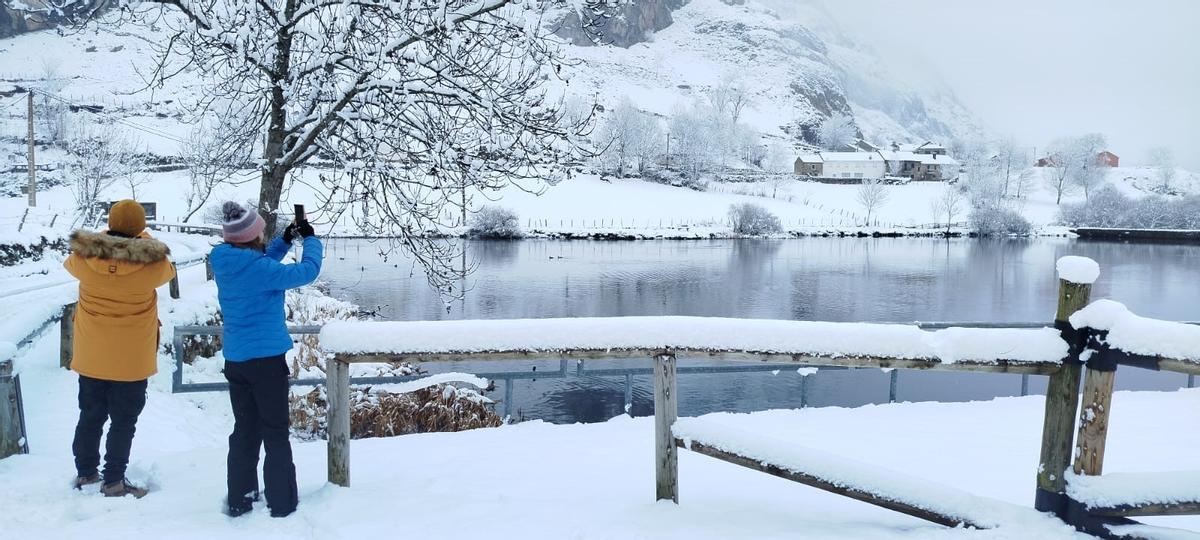 EN IMÁGENES: La nieve cubre de blanco algunos concejos asturianos