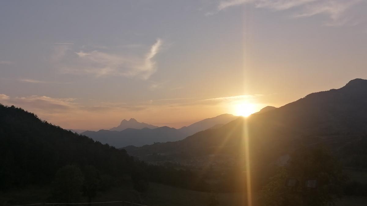 Posta de sol al Pedraforca, la Pobla de Lillet.