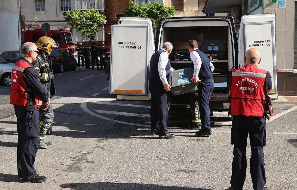 Las llamas se declaraban en la octava planta de un edificio situado en la Plaza de Ronda, en el distrito de Ciudad Jardín Las llamas se declaraban en la octava planta de un edificio situado en la Plaza de Ronda, en el distrito de Ciudad Jardín