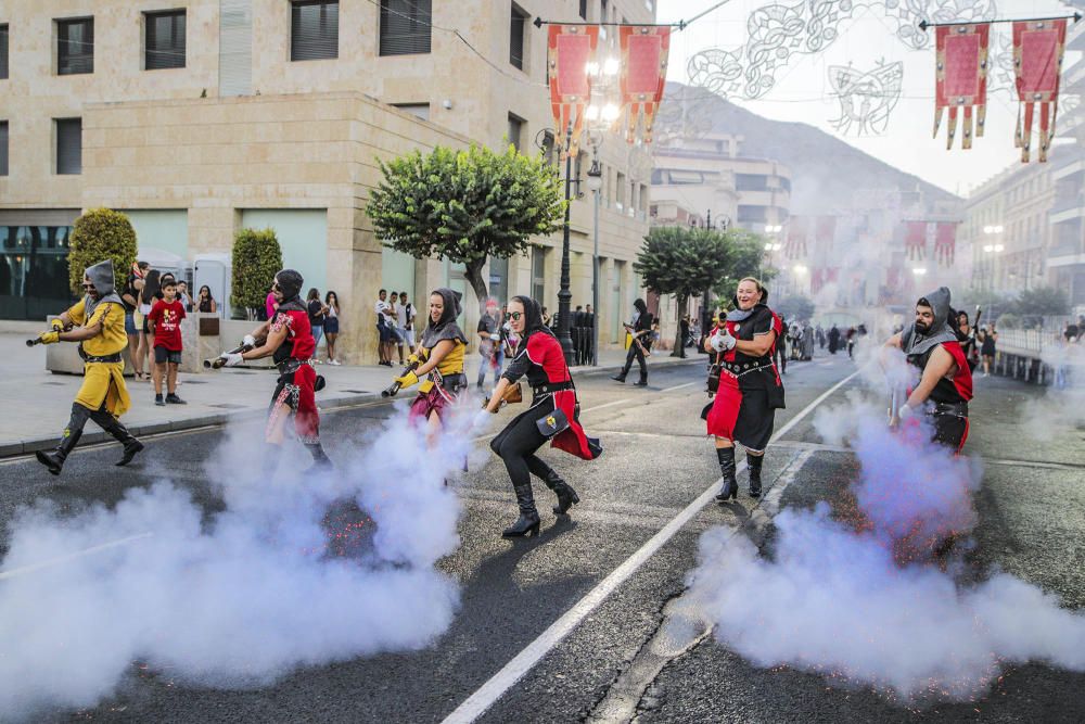 Las Fiestas de la Reconquista llenan las calles de olor a pólvora