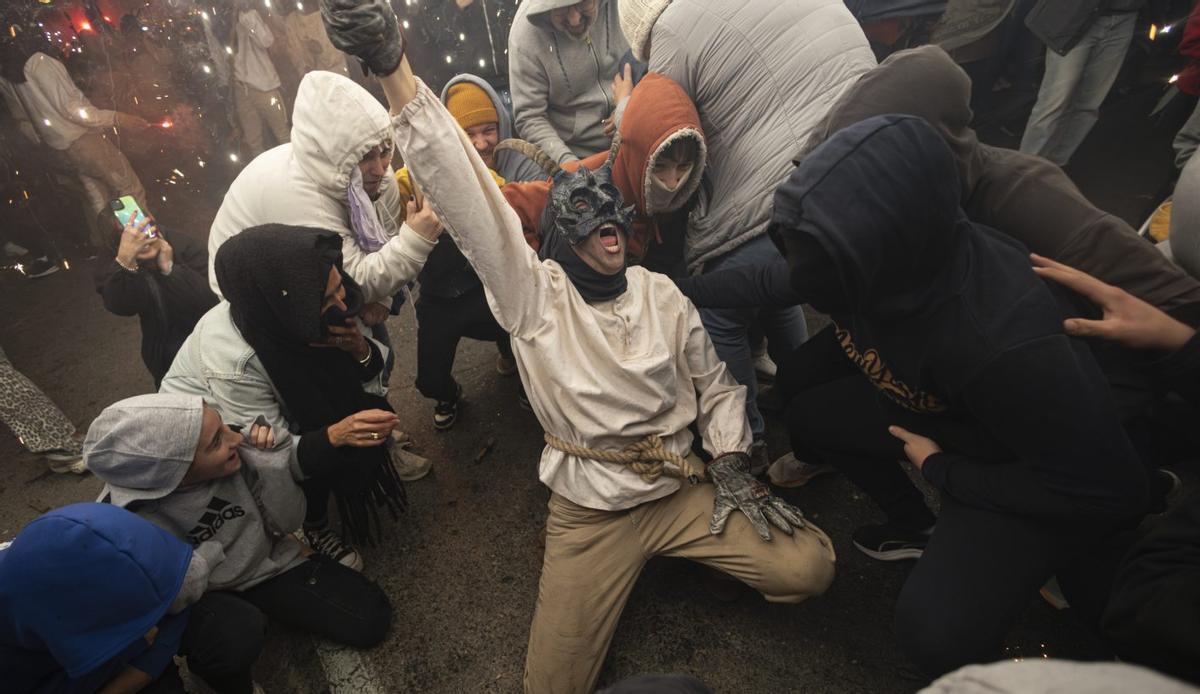 La ‘colla de dimonis’ d’Illa Galera de Can Pastilla es la más nueva y solo tiene cuatro años de existencia. | DIMONIS ILLA GALERA