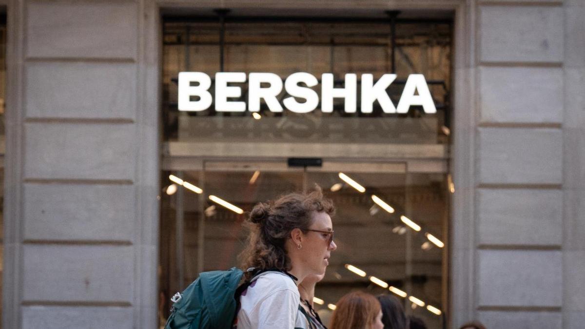 Drama para los amantes de la moda en Gijón: Bershka cierra su única tienda en la ciudad