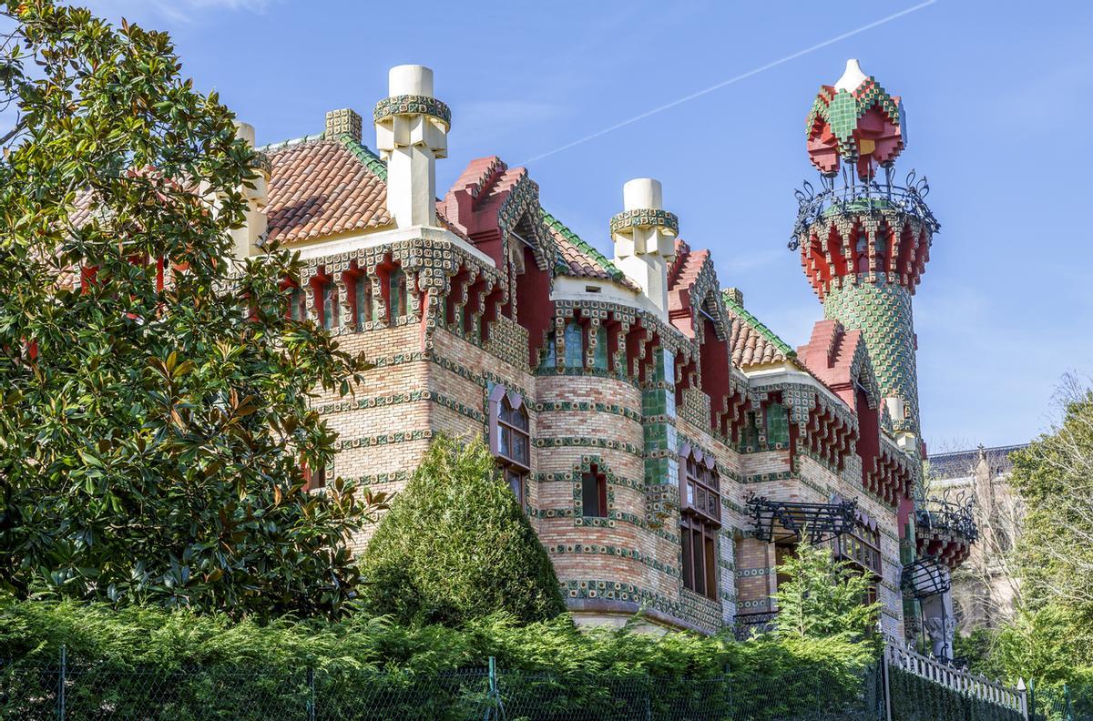 El Capricho, esa obra maestra de Gaudí fuera de Barcelona.