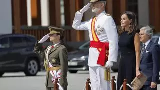 La princesa Leonor, foco de todas las miradas en su primera visita a la Escuela Naval de Marín