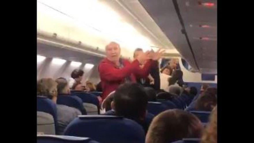 KLM expulsa a dos ancianos españoles que no entendían el inglés de un vuelo con destino Madrid