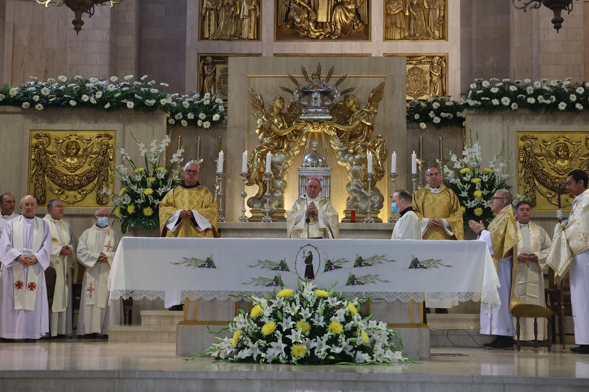 Las imágenes de la misa y la procesión del día de Sant Pasqual en Vila-real