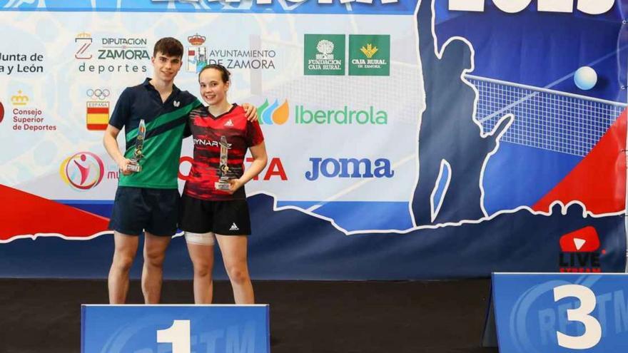 Daniel y María Berzosa ganan en juveniles el Nacional de Tenis de Mesa