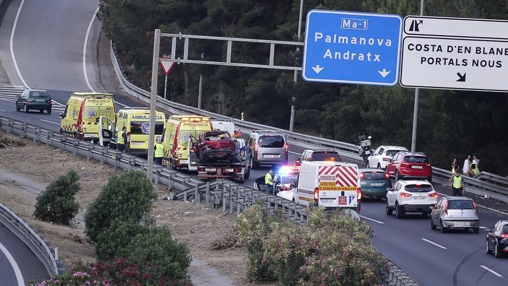 Cinco heridos en una colisión frontal en la autopista