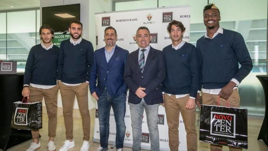 Un momento de la presentación de los trajes oficiales de paseo del Elche.