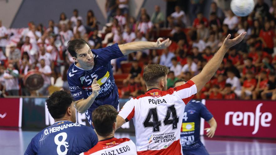 El derbi Valenciano de balonmano en imágenes