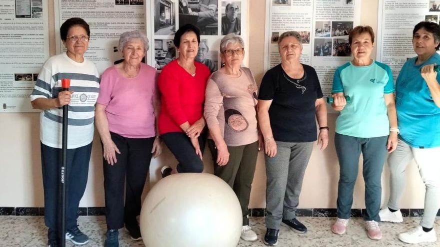 Sesión deportiva en el gimnasio municipal de Moyuela.