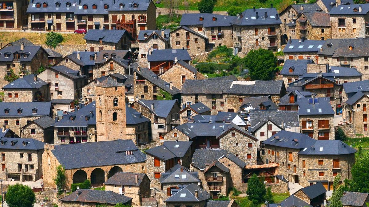 El diminuto pueblo de menos de 80 habitantes que esconde dos iglesias románicas del siglo XII