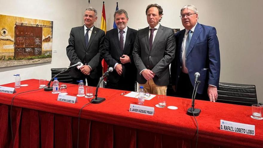 Valentín Martínez Otero, presidente del Centro Asturiano de Madrid; José Antonio Álvarez Vidal; Javier Vázquez de Prado, director de la Casa de Galicia en Madrid, y Rafael Lobeto Lobo, secretario de la Fundación Philippe Cousteau. | LNE