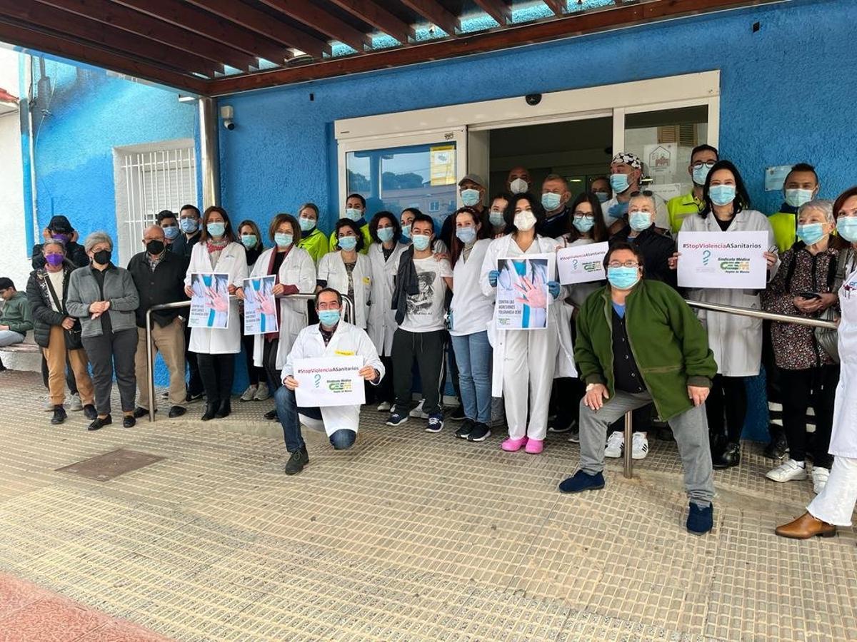 El personal sanitario del consultorio de Santiago de La Ribera de San Javier, contra las agresiones