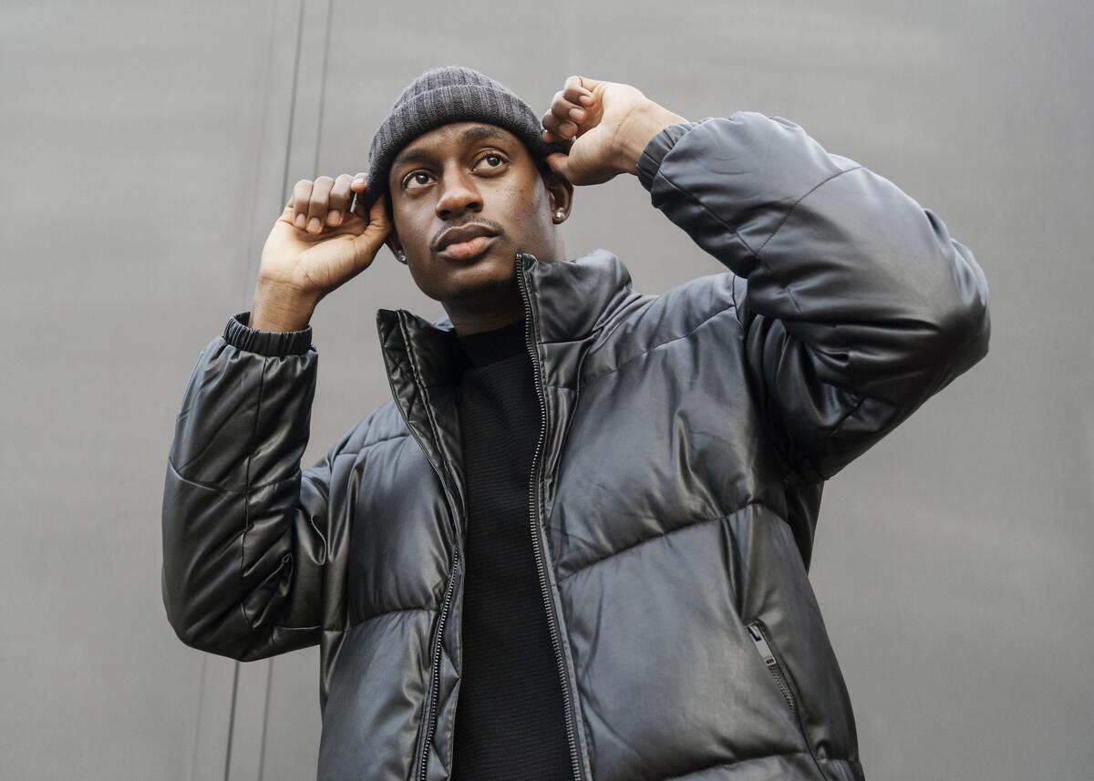 Así es la chaqueta impermeable más versátil y perfecta para el otoño que no pararás de llevar