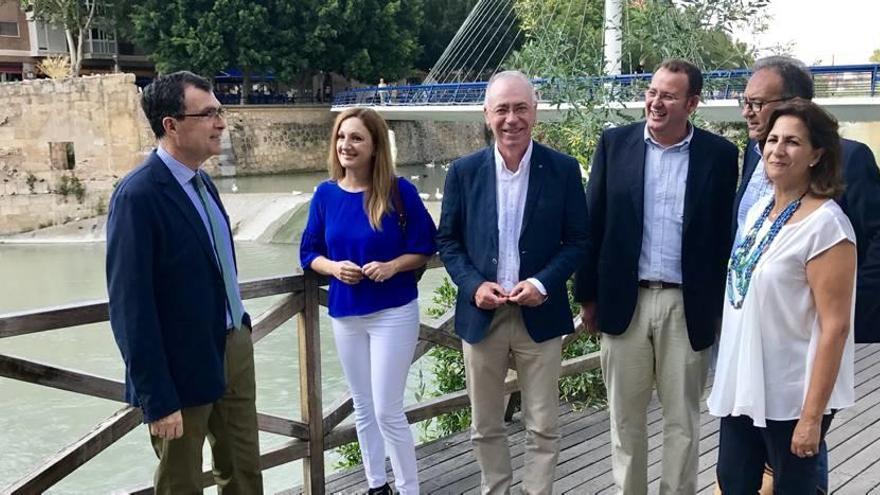 Ballesta, Carreño, Navarro, Guillén, Pérez e Isabel Borrego presentaron ayer las iniciativas en torno al proyecto de Murcia Río.