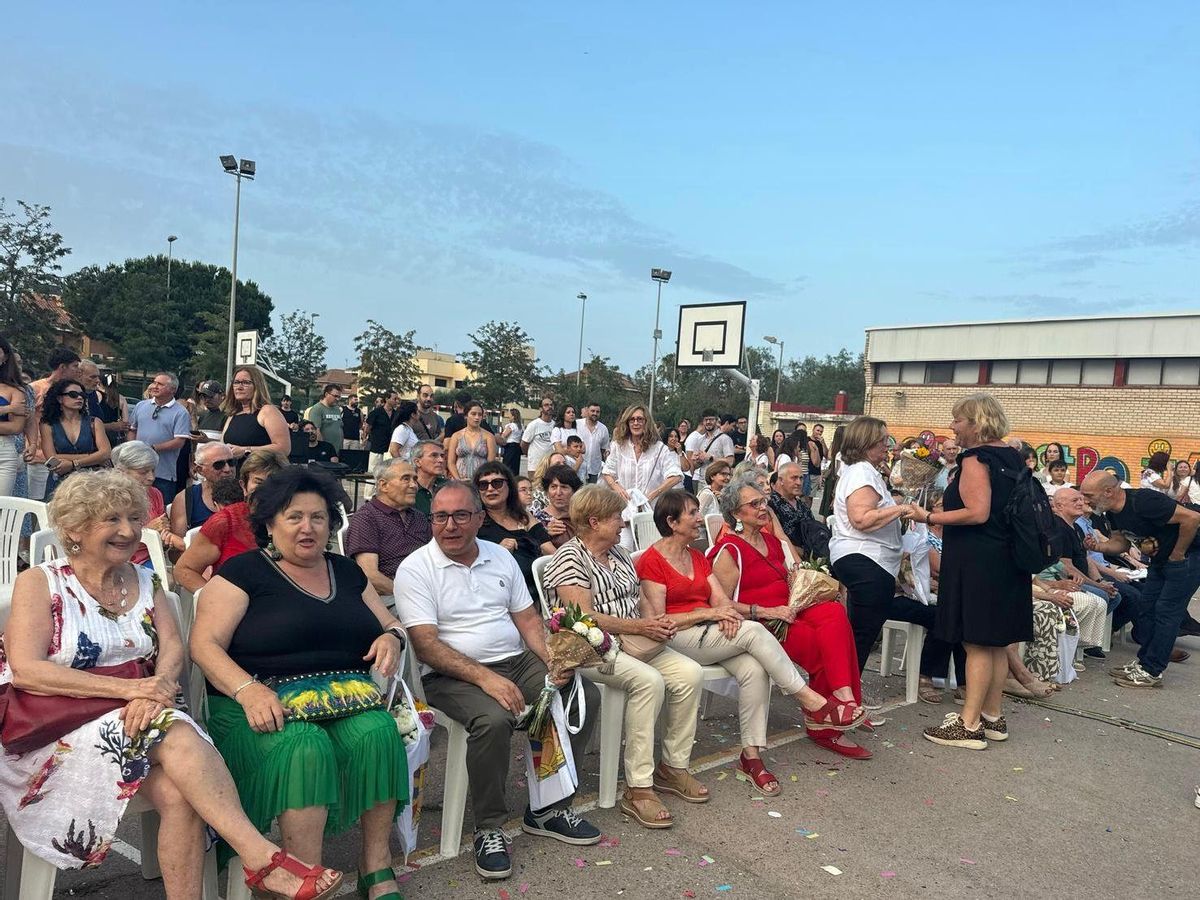 Familiares y amigos durante la graduación del alumnado.