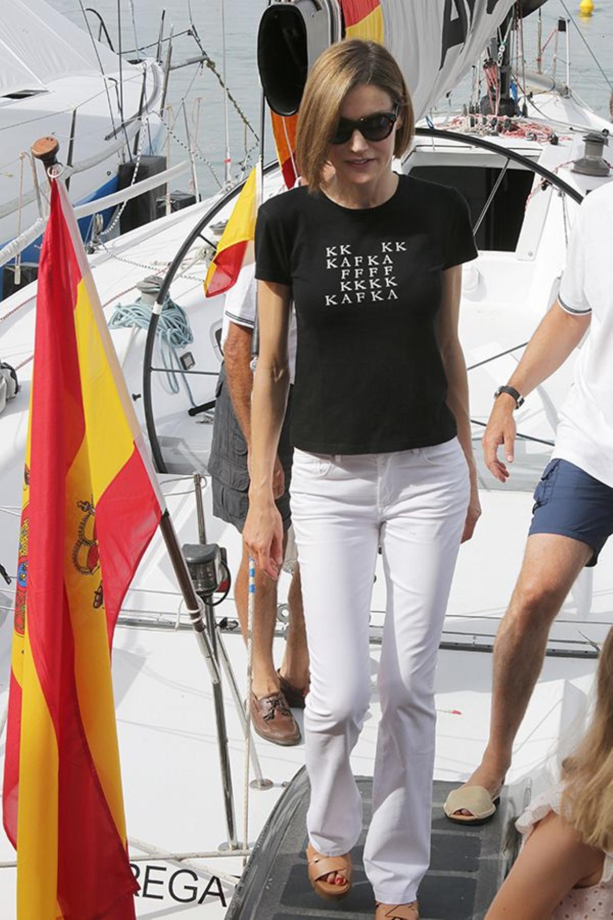 La reina Letizia con look 'blanck &amp; white'