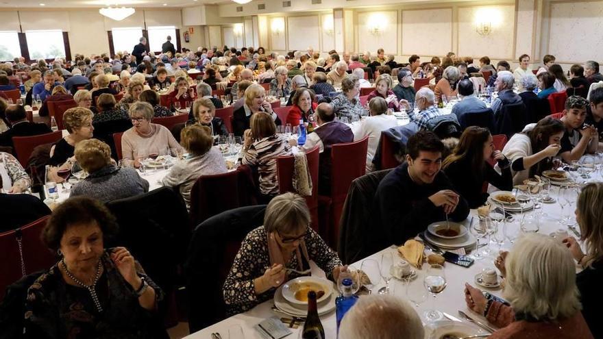 Populosa comida de hermanamiento de los vecinos de El Coto para festejar San Nicolás