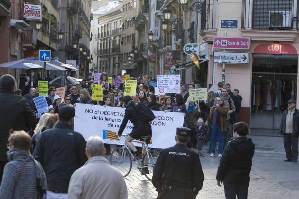 Manifestación en València contra el plurilingüismo