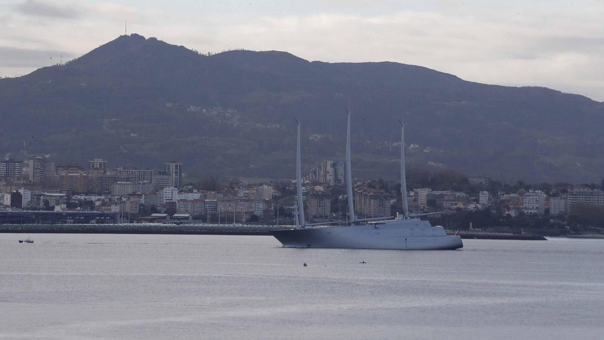 Así fue la llegada del Rey de los superveleros a la ría de Vigo