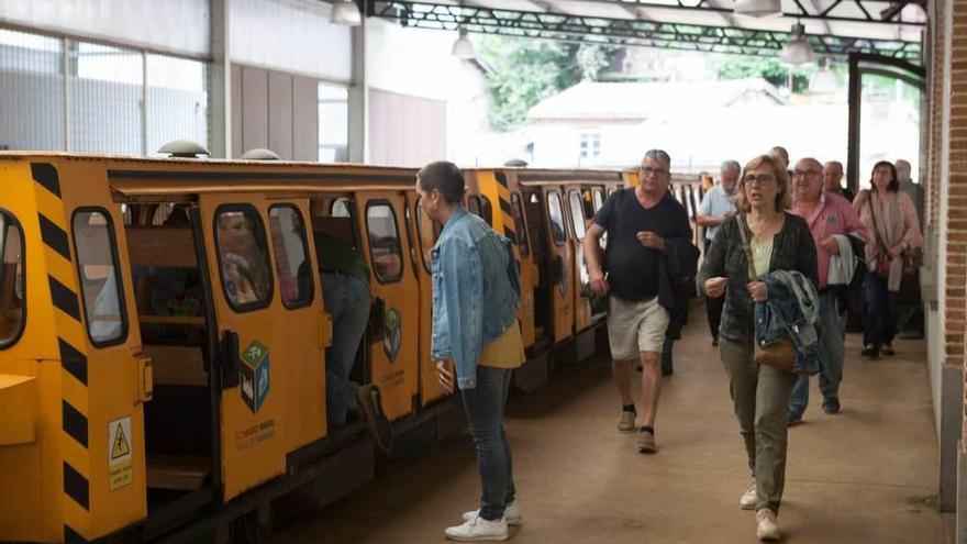 Más viajeros al tren (minero): el ecomuseo de Samuño bate su récord de visitantes en el primer trimestre del año