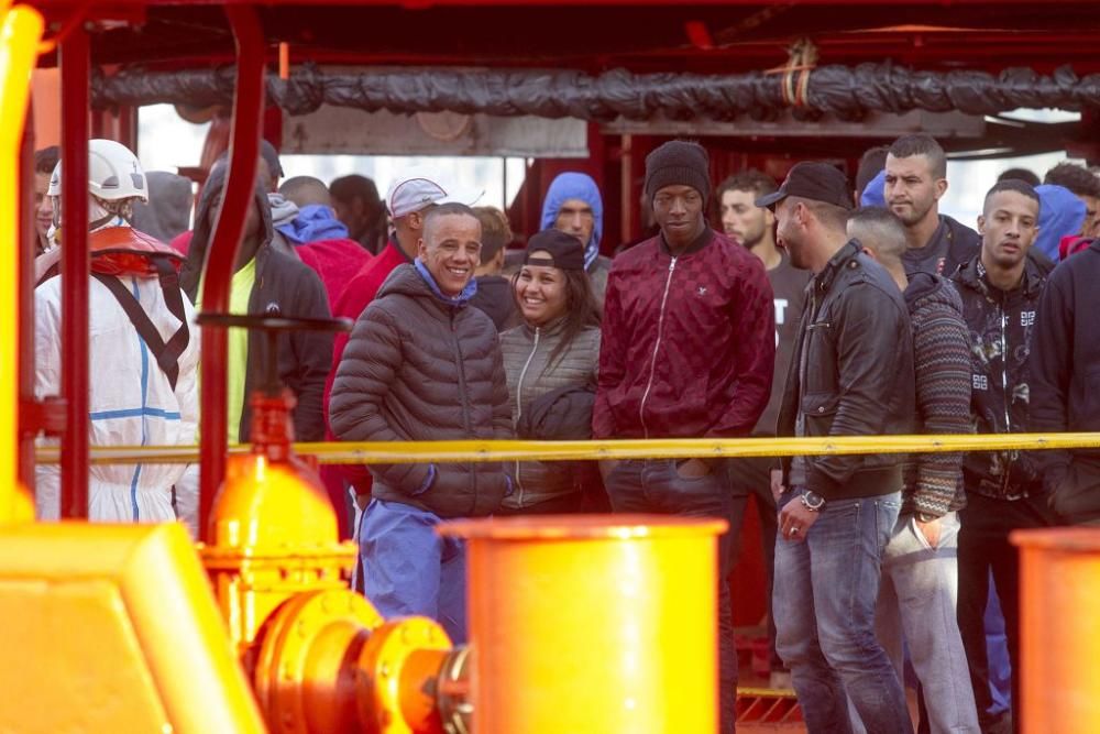 Llegada al puerto de Cartagena de los inmigrantes rescatados en el mar