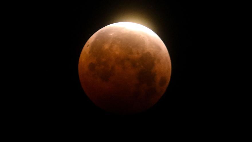 La Luna se tiñe de rojo este viernes 14 de marzo y se verá en gran parte de España: guía para no perderse el eclipse