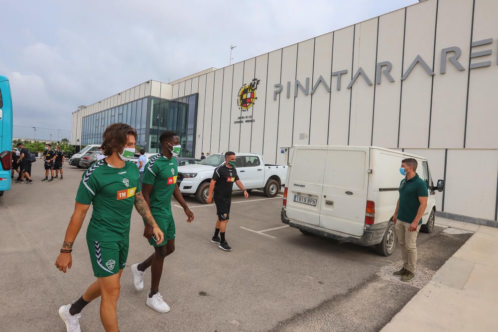 Se trata de su primer entrenamiento en este complejo deportivo para preparar el partido de mañana (22.00) en el Martínez Valero frente al Real Zaragoza.