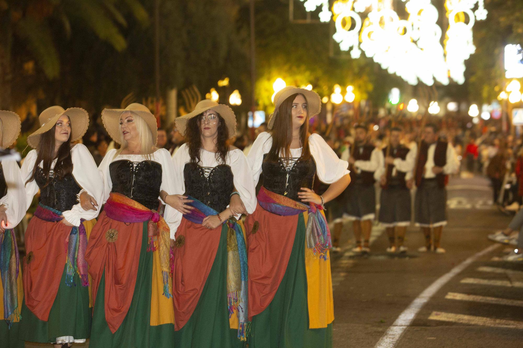 La Entrada Mora y Cristiana vuelve a desfilar por Alicante