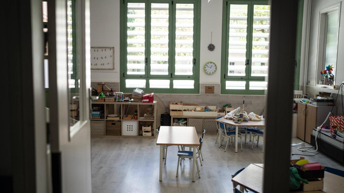 Aula vacía de una escuela catalana antes del inicio de curso.