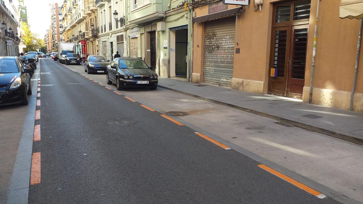 Calle de Doctor Sumsi, con gran parte de las plazas vacías.