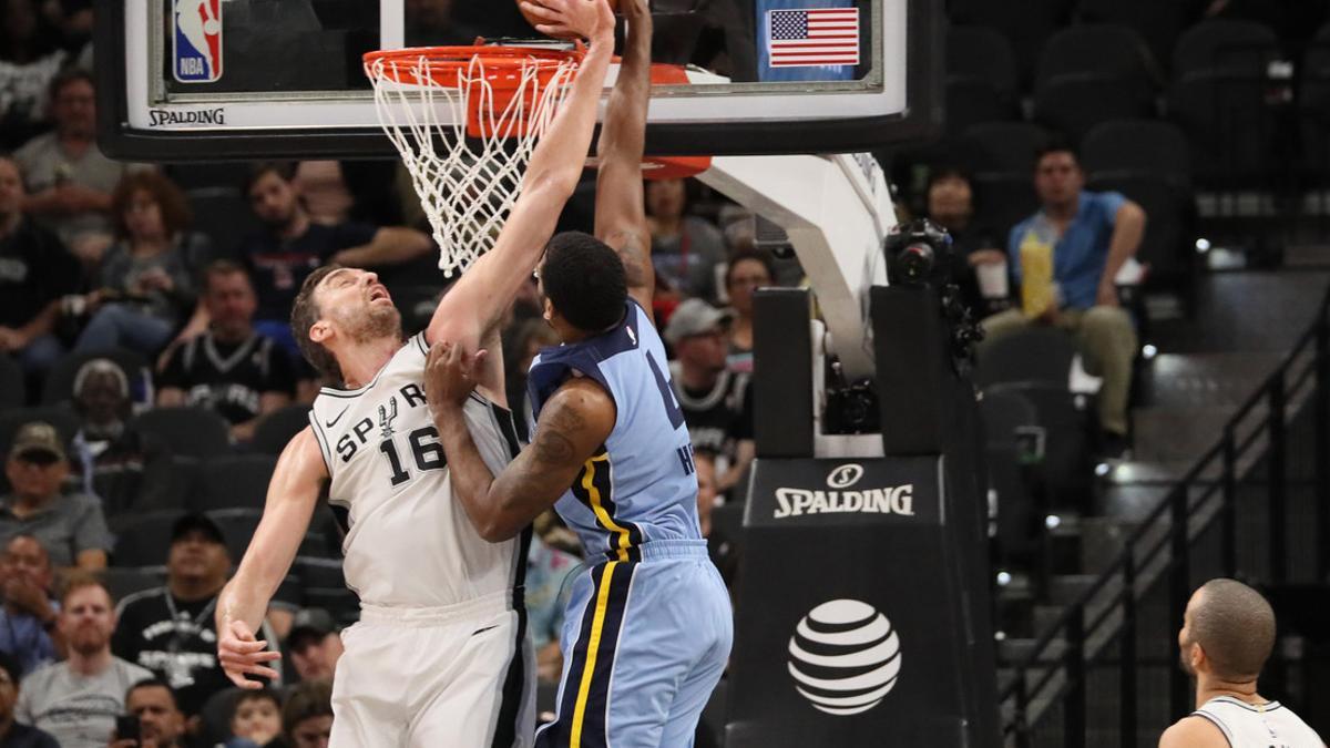 NBA: Memphis Grizzlies at San Antonio Spurs