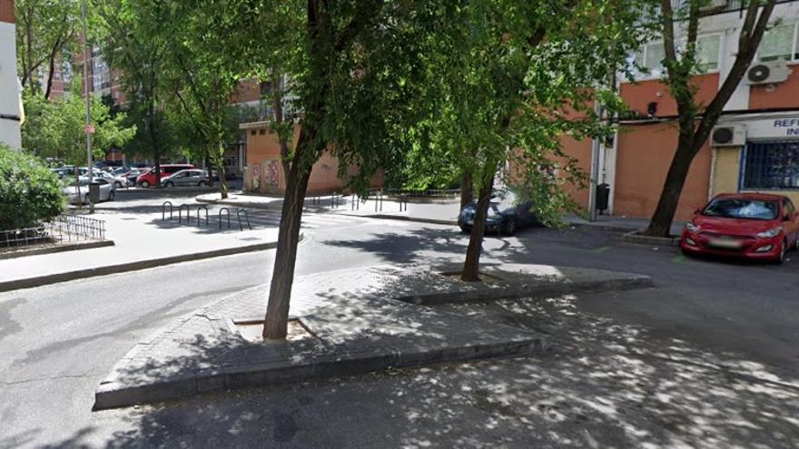 El domicilio donde dejó encerrada a su madre está situado en la Avenida Betanzos de Madrid.