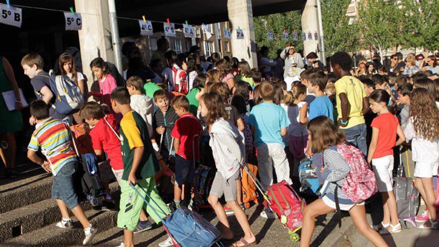 El fuerte crecimiento de la población infantil hace una década obliga ahora a planificar nuevos centros de Secundaria para ellos .