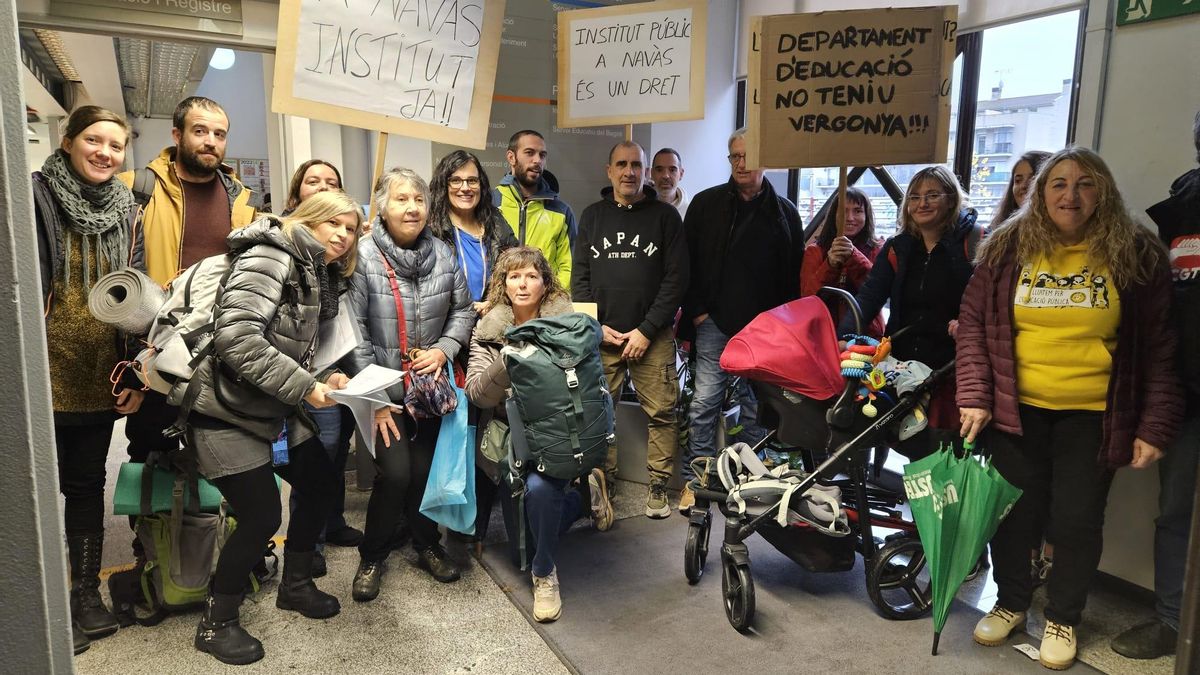 Membres de la plataforma i dels sindicats als Serveis Territorials d’Educació