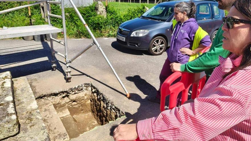 La rehabilitación del cruceiro de A Lomba, en Meis, trae sorpresas