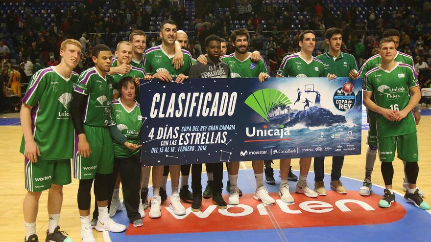 La plantilla del Unicaja al completo, tras lograr meterse en la Copa del Rey.