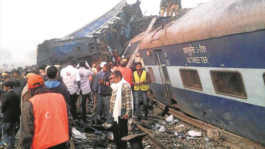 Un accidente de tren en la India deja 120 muertos y 200 heridos