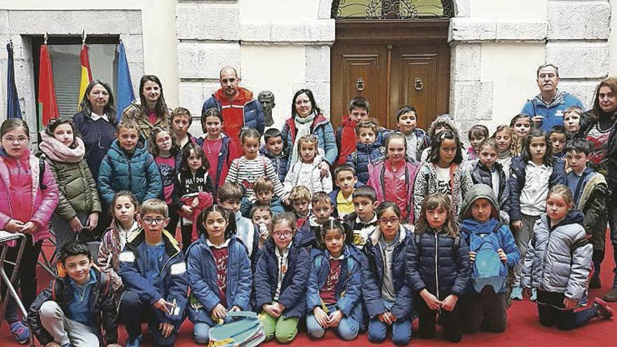 Niños de Ribadedeva visitan Llanes