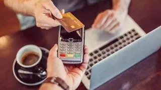 El Banco de España explica que hay que contestar al “¿Quieres copia?” cuando se paga con tarjeta